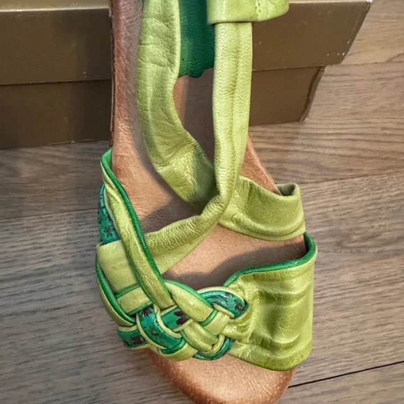 Azura Jaques GRM  Green Strappy Wedge Sandals Size 7.5-8. New. - Picture 3 of 6